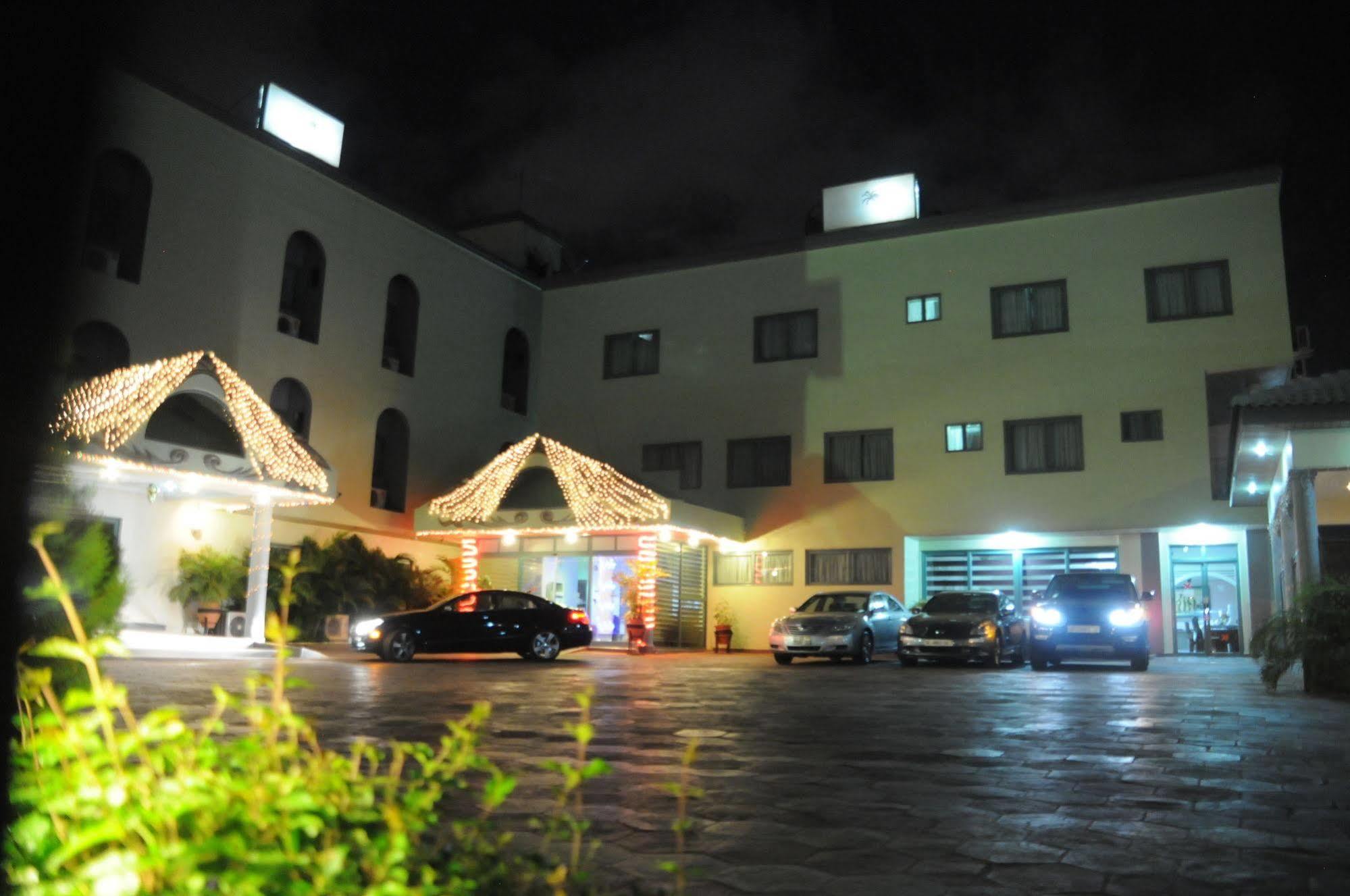 Crystal Palm Hotel Accra Exterior photo